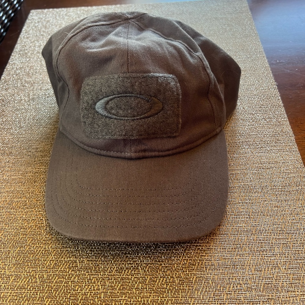 Grey‎ Oakley Cap